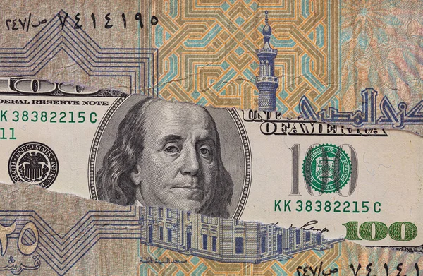 Banknot 100 Dolarowy Przez Podarty Egipski Banknot Piastrowy Celów Projektowych — Zdjęcie stockowe
