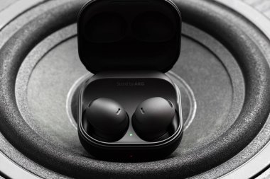 Lviv, Ukrayna - 13 Nisan 2023: Samsung Galaxy 2 profesyonel