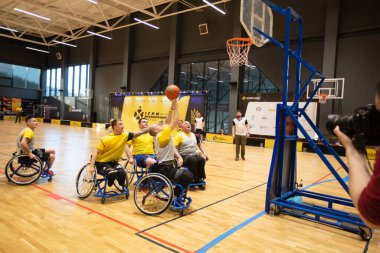Lviv, Ukrayna - 29 Mayıs 2023: Invictus Games Ukrayna 2023, Lviv. Tekerlekli sandalye basketbol maçı