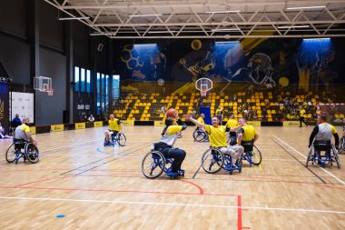 Lviv, Ukrayna - 29 Mayıs 2023: Invictus Games Ukrayna 2023, Lviv. Tekerlekli sandalye basketbol maçı