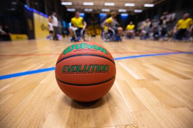 Lviv, Ukrayna - 29 Nisan 2023: WILSON Evolution Indoor Game Basketball on court background