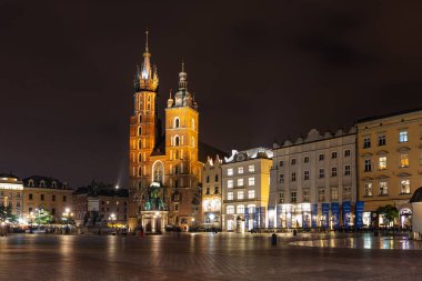 Krakow, Polonya - 8 Ekim 2019: St. Mary Bazilikası (Cennete Krakow Kilisesi), Polonya