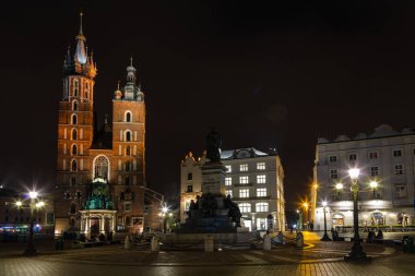 Krakow, Polonya - 8 Ekim 2019: St. Mary Bazilikası (Cennete Krakow Kilisesi), Polonya