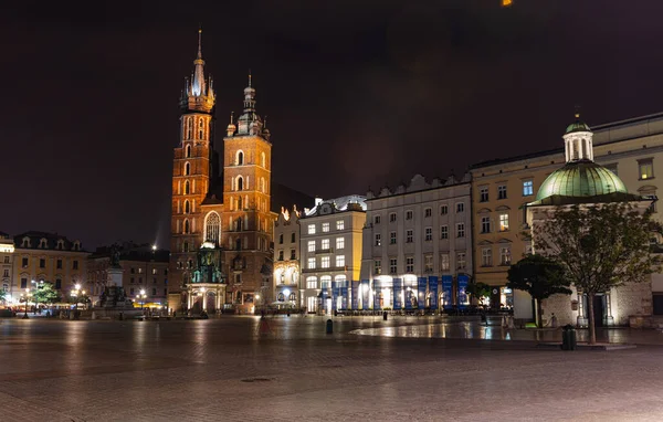 Stock image Krakow, Poland - October 8, 2019: St. Mary's Basilica (Church of Our Lady Assumed into Heaven) in Krakow, Poland at night