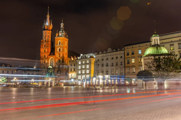 Stock image Krakow, Poland - October 8, 2019: St. Mary's Basilica (Church of Our Lady Assumed into Heaven) in Krakow, Poland at night