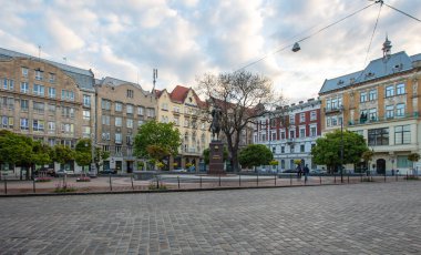 Lviv, Ukrayna - 6 Mayıs 2023: Lviv 'deki Kral Danylo Halytskyi Anıtı