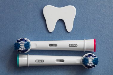 Frankfurt, Almanya - 1 Mayıs 2021: Oral-B Elektrikli Diş fırçası Değiştirme Başlıkları