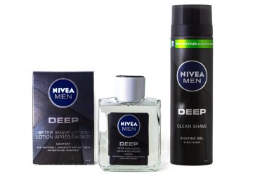 Berlin, Almanya - 30 Haziran 2023: Nivea Men Deep Clean Traş jeli ve Tıraş losyonundan sonra beyaz arka planda