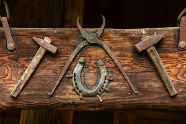 Demirci atölyesinin imzası, klasik zanaatkarlık atölyesi.