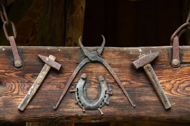 Demirci atölyesinin imzası, klasik zanaatkarlık atölyesi.