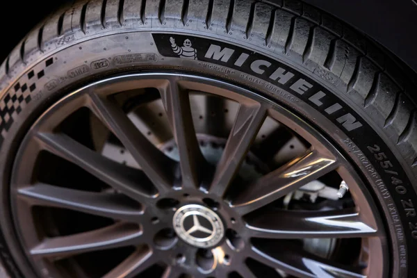 德国斯图加特 2023年6月 奔驰车轮 奔驰碳陶瓷制动器 米其林轮胎 — 图库照片