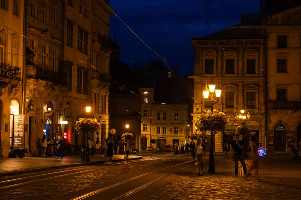 Lviv Ucrania Julio 2023 Gente Caminando Por Plaza Del Mercado — Foto de Stock