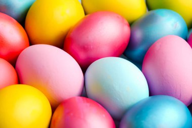Tasarım amaçlı çok renkli Paskalya yumurtaları arka planı
