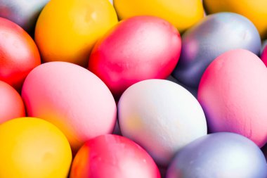 Tasarım amaçlı çok renkli Paskalya yumurtaları arka planı