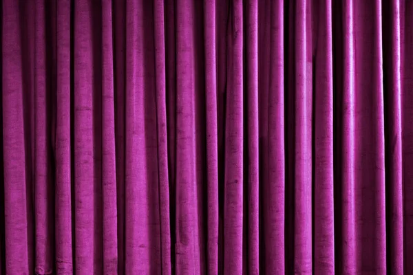 シアターの紫のカーテン テクスチャされた背景 — ストック写真