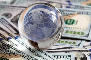 Tasarım amaçlı 100 dolarlık banknotta cam küre