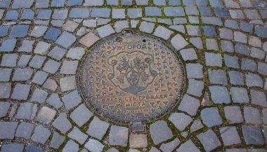 Uzhhorod, Ukrayna - 24 Ağustos 2023: Uzhhorod 'da rögar kapağı