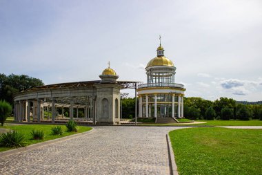 Hoshiv, Ukrayna - 30 Ağustos 2023: Hoshiv, Ukrayna 'daki Yasna Hora' daki Basilian Manastırı kompleksi