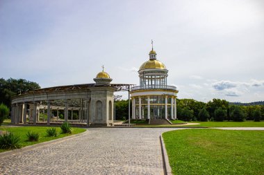 Hoshiv, Ukrayna - 30 Ağustos 2023: Hoshiv, Ukrayna 'daki Yasna Hora' daki Basilian Manastırı kompleksi