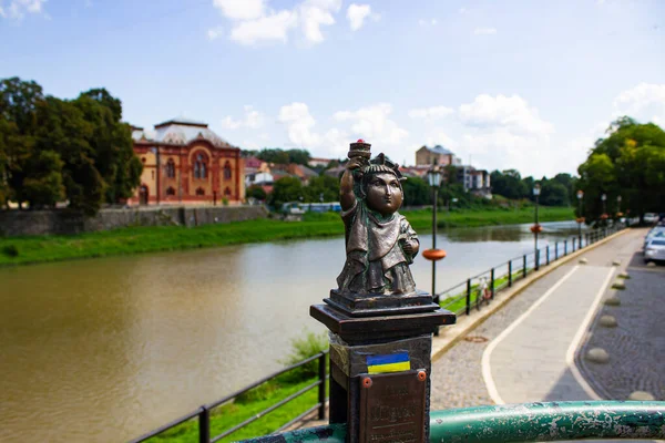 ウクライナ ウズベキスタン 2023年8月24日 リバティミニ彫刻の像 — ストック写真