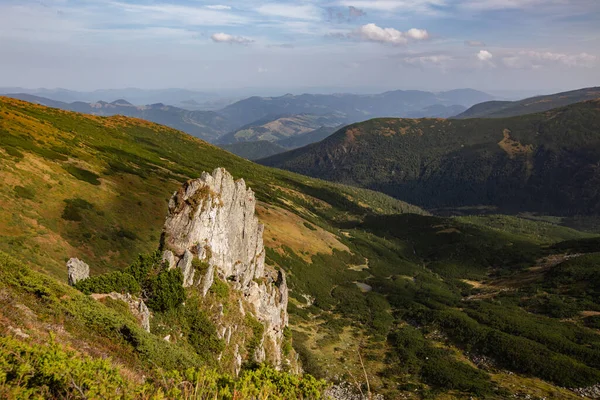 Rochas Afiadas Montanha Shpytsi Cordilheira Chornohora Cárpatos Ucranianos — Fotografia de Stock