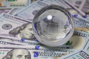 Tasarım amaçlı 100 dolarlık banknotta cam küre
