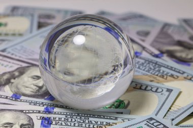 Tasarım amaçlı 100 dolarlık banknotta cam küre