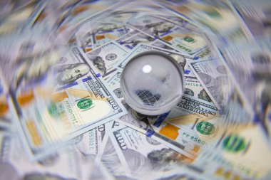 Tasarım amaçlı 100 dolarlık banknotta cam küre