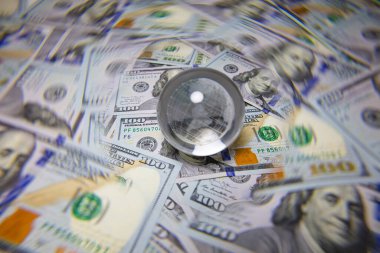 Tasarım amaçlı 100 dolarlık banknotta cam küre