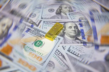 Altın külçeleri tasarım amaçlı 100 dolarlık banknotlar halinde izole edildi