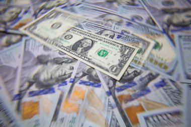 1 dolarlık banknot tasarım amaçlı 100 dolarlık banknotlar halinde izole edildi