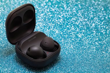 Lviv, Ukrayna - 19 Ekim 2023: Samsung Galaxy 2 pro