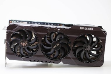 Lviv, Ukrayna - 4 Kasım 2023: ASUS TUF Oyun grafik kartı GeForce RTX 3060