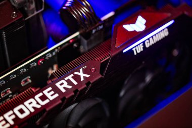 Lviv, Ukrayna - 4 Kasım 2023: ASUS TUF Oyun grafik kartı GeForce RTX 3060