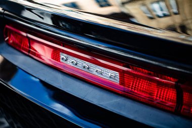 Lviv, Ukrayna - 24 Temmuz 2019: Dodge Challenger 'ın Kapanışı