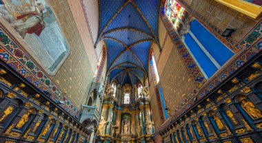 Lviv, Ukrayna - 21 Temmuz 2018: Kutsanmış Bakire Meryem 'in Varsayımı Archthedral Bazilikasının İçi (Latin katedrali))