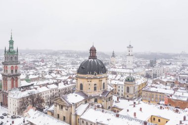 Kışın İHA 'dan Lviv' e panoramik hava görüntüsü