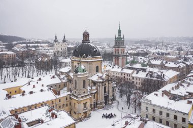 Kışın İHA 'dan Lviv' e panoramik hava görüntüsü