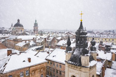 Kışın İHA 'dan Lviv' e panoramik hava görüntüsü