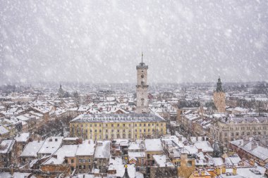 Kışın İHA 'dan Lviv' e panoramik hava görüntüsü