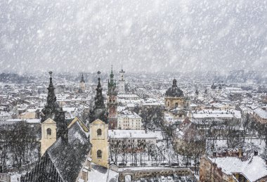 Kışın İHA 'dan Lviv' e panoramik hava görüntüsü