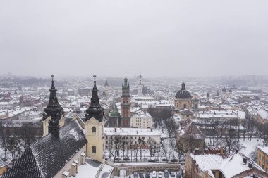 Kışın İHA 'dan Lviv' e panoramik hava görüntüsü