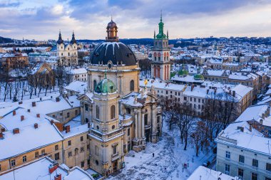 Kışın İHA 'dan Lviv' e panoramik hava görüntüsü