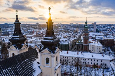 Kışın İHA 'dan Lviv' e panoramik hava görüntüsü