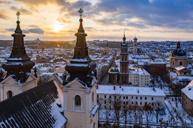 Kışın İHA 'dan Lviv' e panoramik hava görüntüsü
