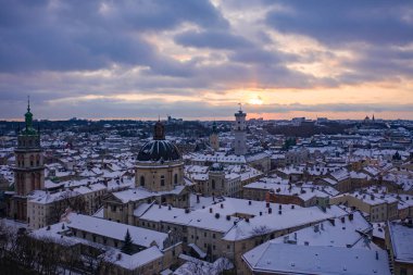 Kışın İHA 'dan Lviv' e panoramik hava görüntüsü