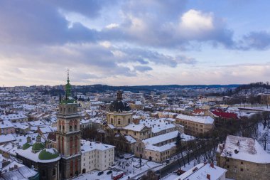Kışın İHA 'dan Lviv' e panoramik hava görüntüsü