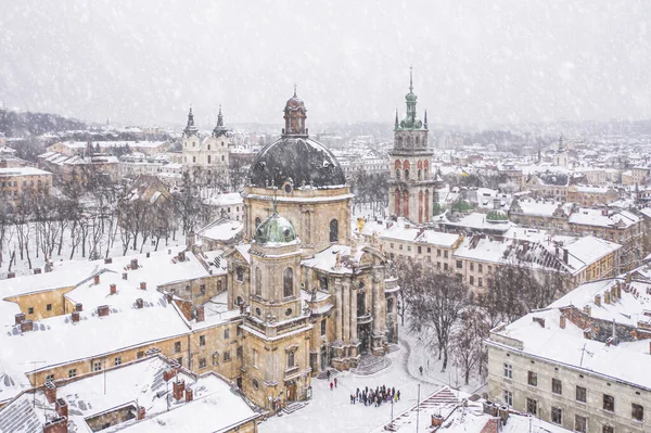 Kışın İHA 'dan Lviv' e panoramik hava görüntüsü