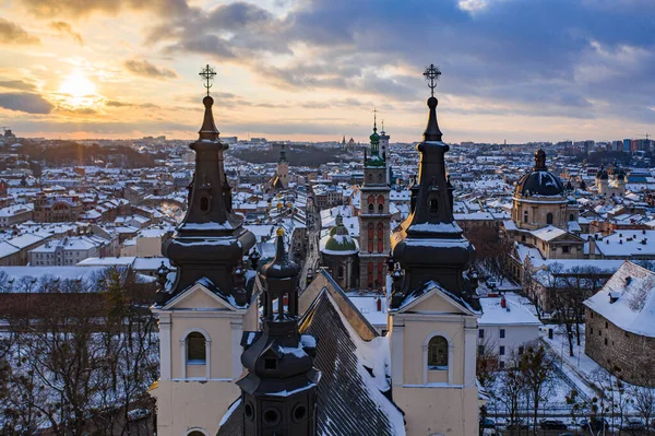 Kışın İHA 'dan Lviv' e panoramik hava görüntüsü