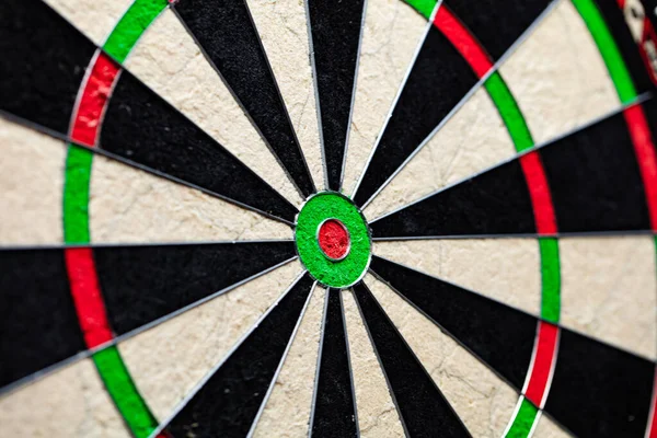 Lviv, Ukrayna - 3 Aralık 2023: Winmau dart tahtasına yakın çekim